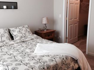 2008 Farmington Lakes Dr APT 3, Oswego, IL 60543