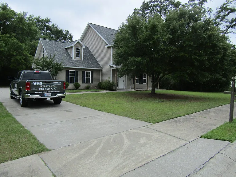 209 Ash Blvd — Photo 1