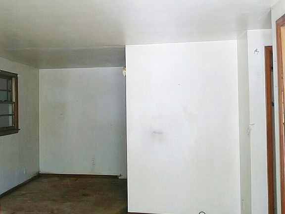 2nd image of 123 Garfield St