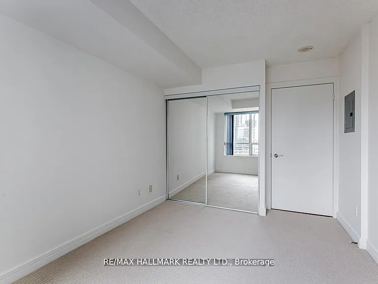 16 Harrison Garden Blvd #1102 — Photo 17