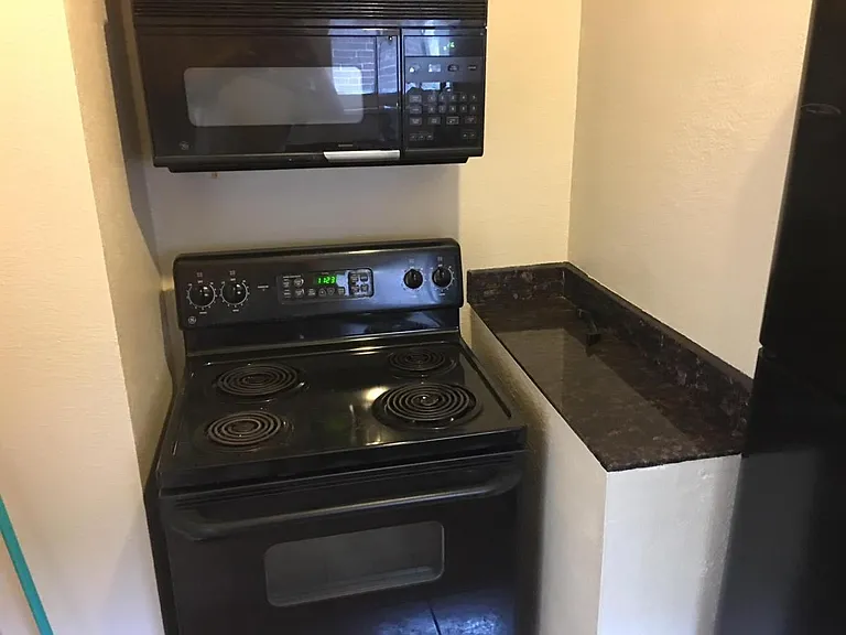 3330 N Saint Paul St — Photo 12