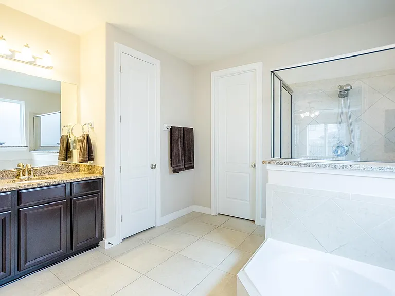 4622 Regal Shadow Ln — Photo 17
