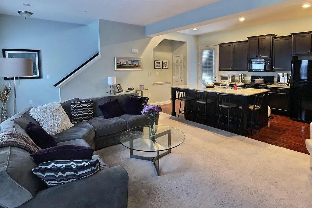 133 Rutledge Aly — Photo 1