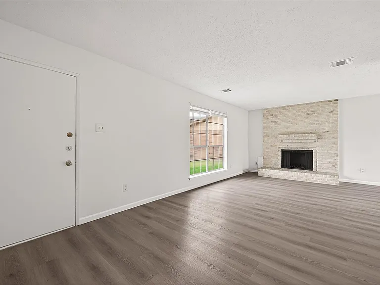 7523 La Place Dr — Photo 7