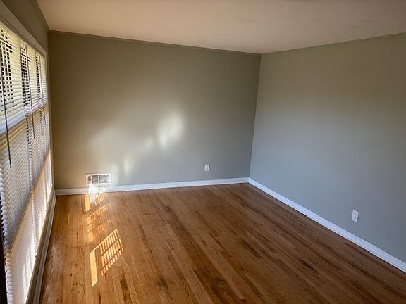 2nd image of 2952 Valley Ridge Dr
