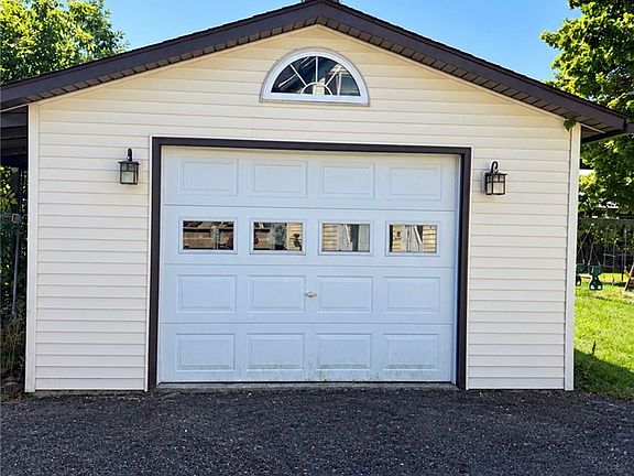2nd image of 36 Maydole St