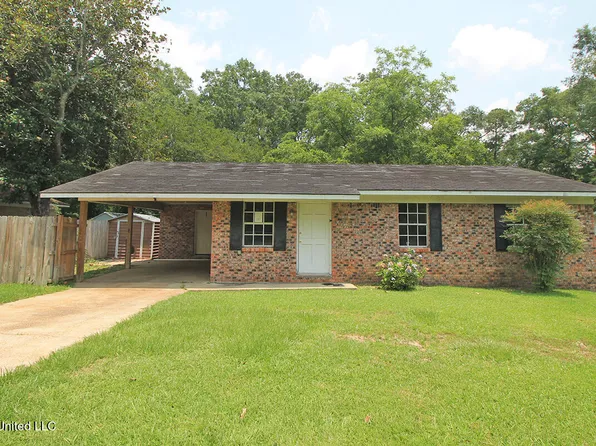 127 Woodland Dr, Lucedale, MS 39452