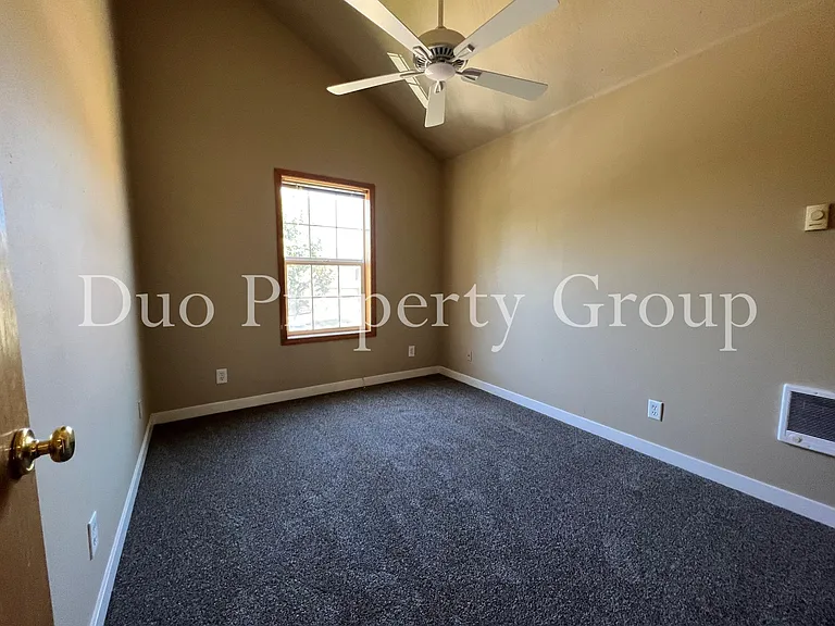 611 S 41st Ct — Photo 16