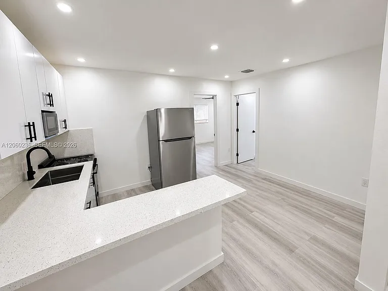 1373 W 43rd Pl #2 — Photo 3