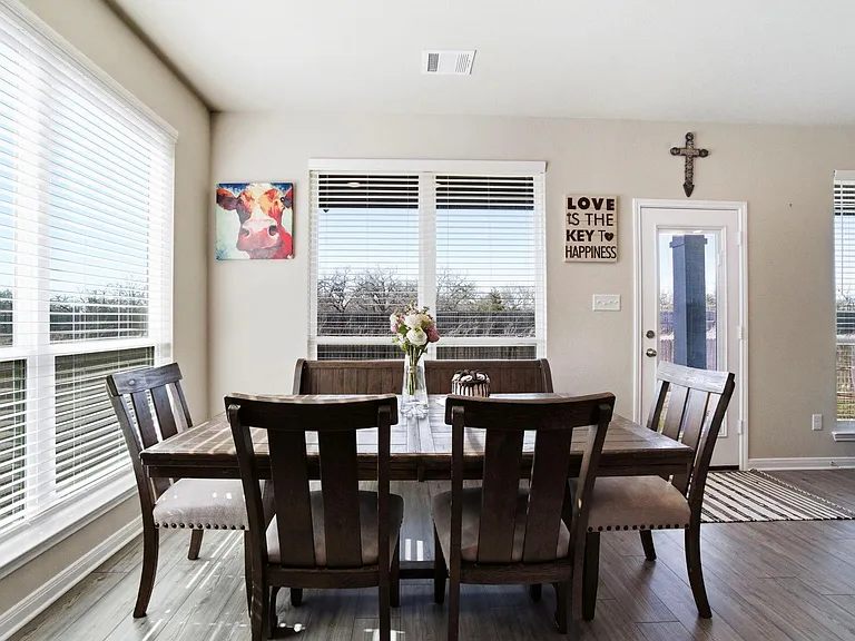 1318 Kingsgate Dr — Photo 9