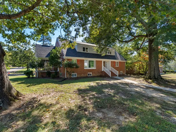 401 College Ave, Blackstone, VA 23824