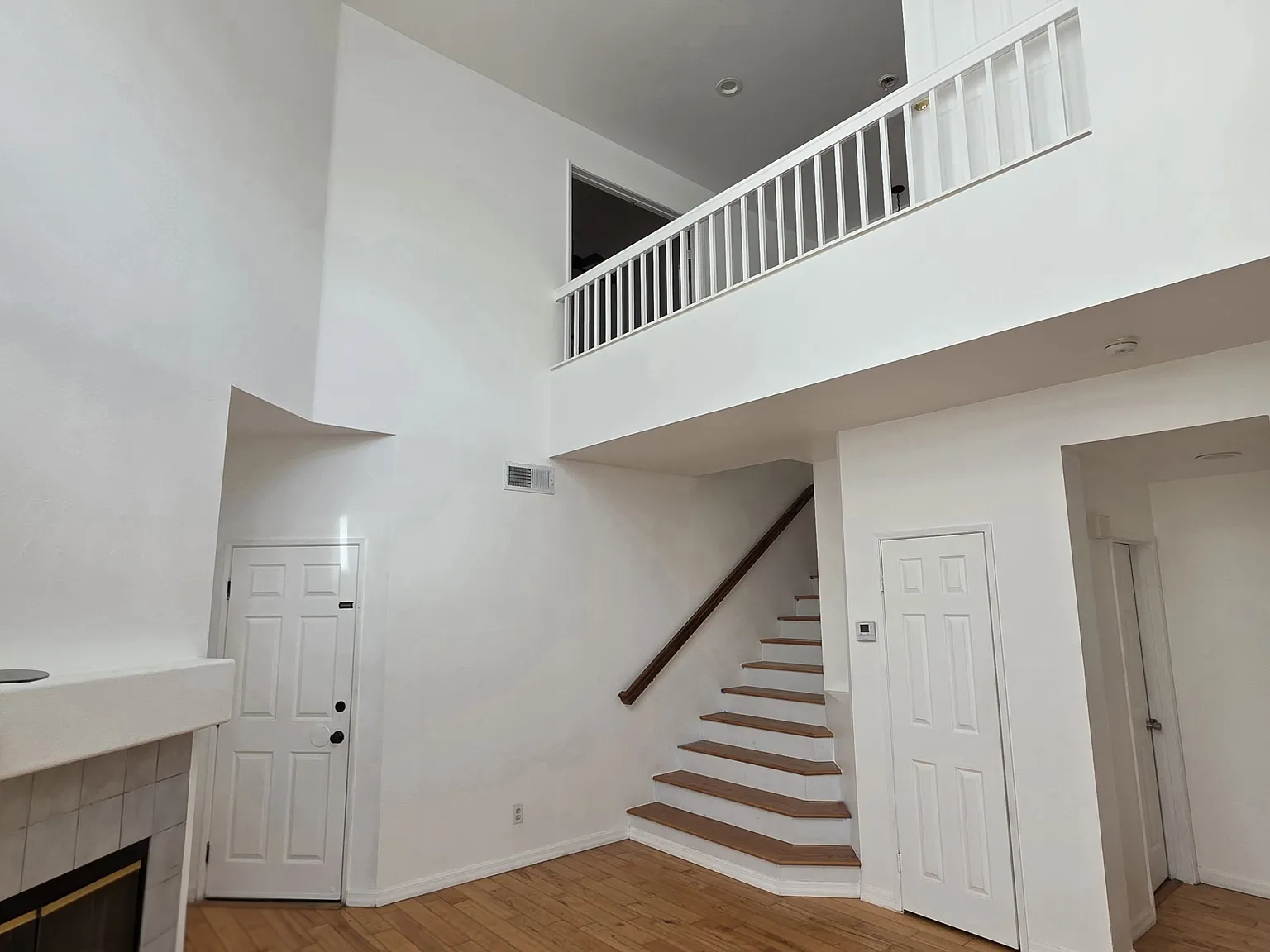 3 bed, 1236 sqft, $3,900 — Photo 4