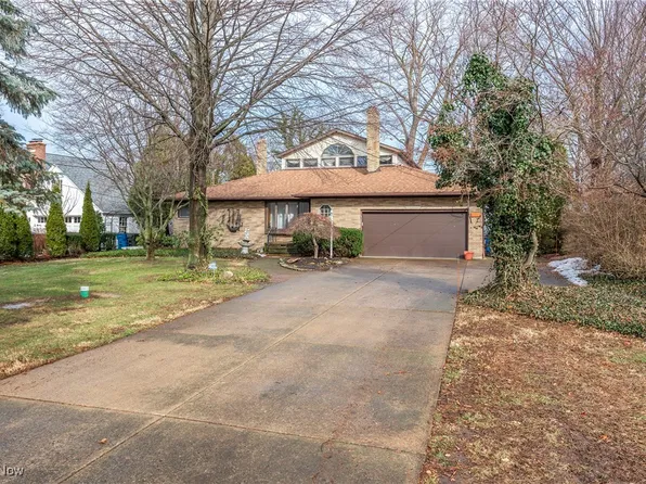 30118 Lake Rd, Bay Village, OH 44140