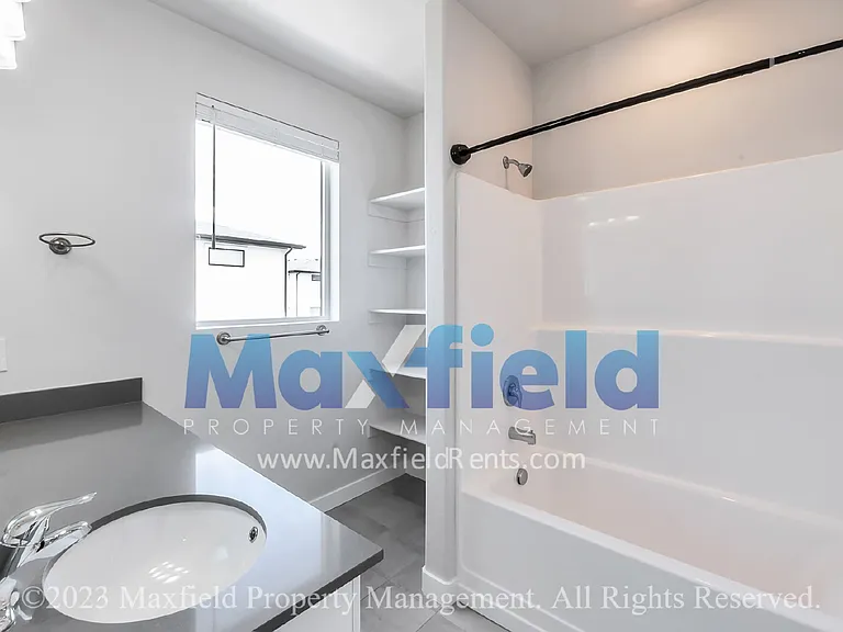 721 W Crystal Creek Rd — Photo 6