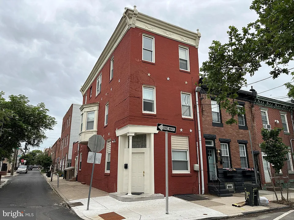 2621 E Thompson St #1A