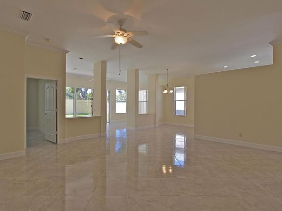 5th image of 252 Sussex Cir
