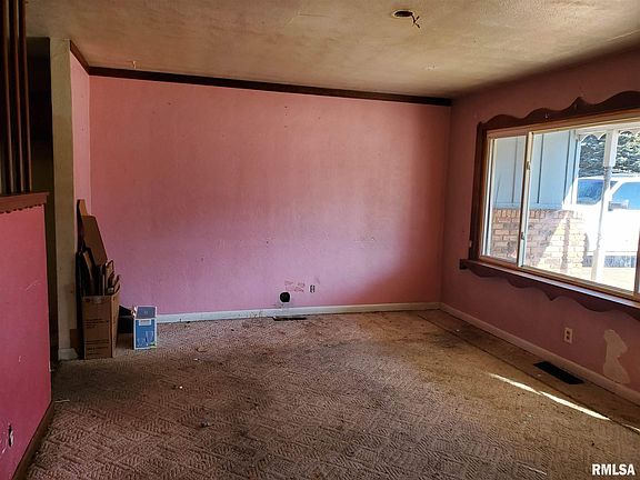 4th image of 219 Belsley St