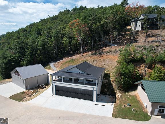 3rd image of 958 Anderson Dr