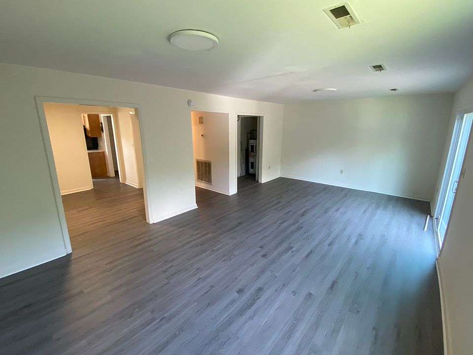 2nd image of 703 Montgomery St