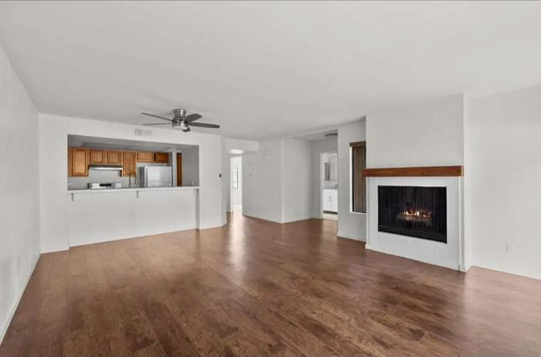 2 bed, 1052 sqft, $2,600 — Photo 2