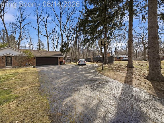 4th image of 23640 Oak Glen Dr