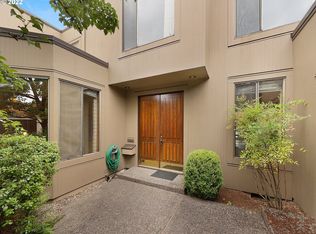 5952 S Riverpoint Ln, Portland, OR 97239
