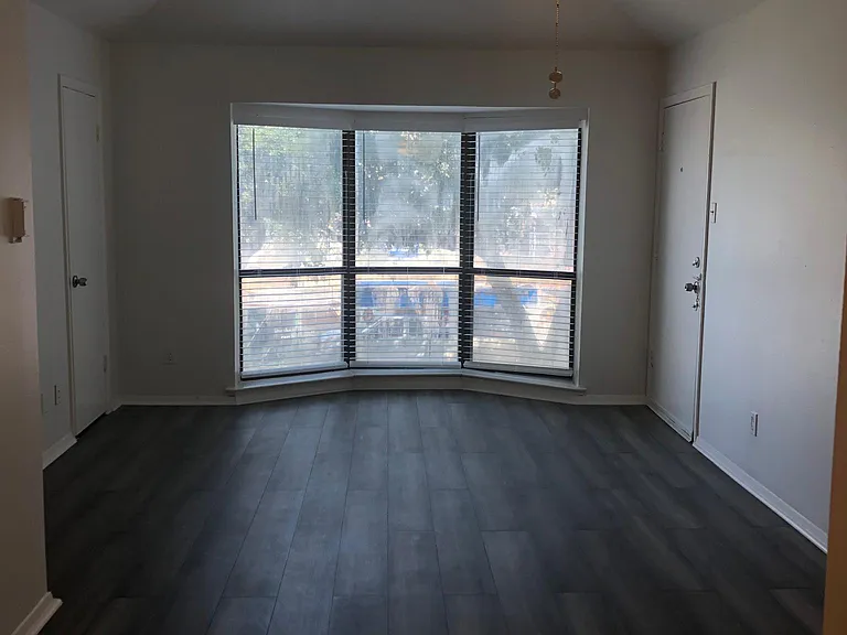 4707 McKinney Ave — Photo 6