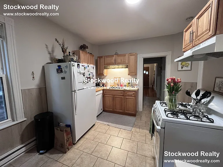 274 E Cottage St #1 — Photo 14