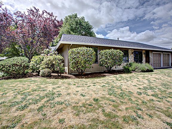 3rd image of 2016 SE Tanager Cir