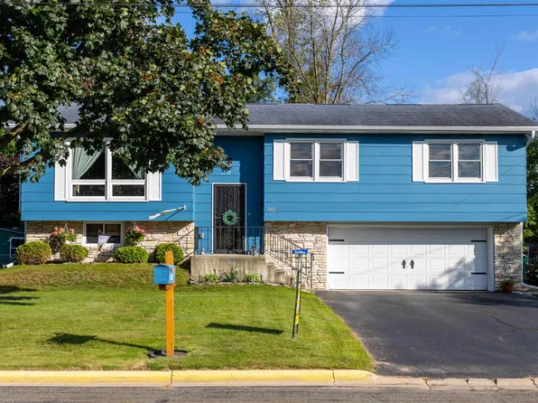 1212 Hockridge St, Marinette, WI 54143