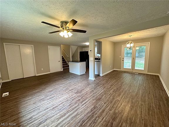 4th image of 706 Arlington Dr
