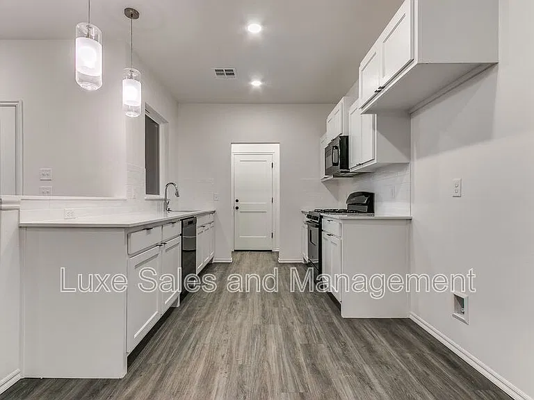 8024 NW 110th Dr — Photo 13
