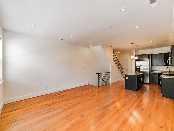 4th image of 1607 Ogden St #A