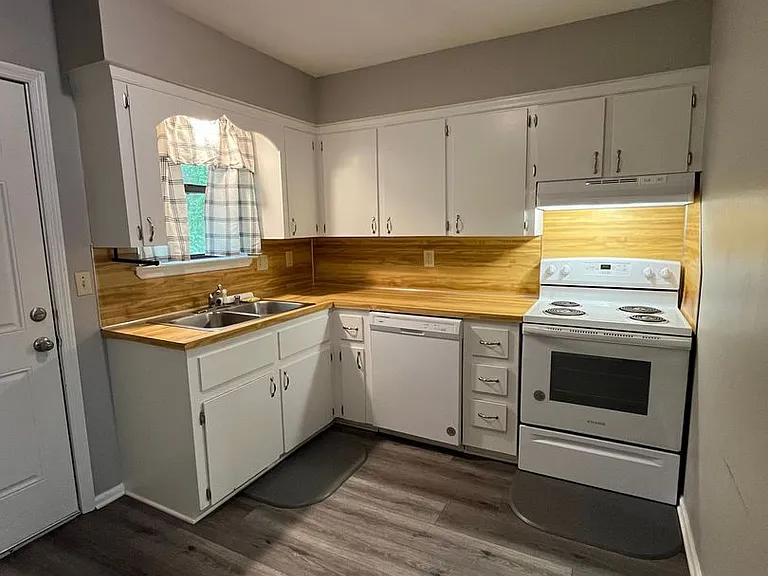 218 Bellevue Cir — Photo 5