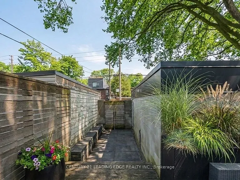 81 Dagmar Ave — Photo 20