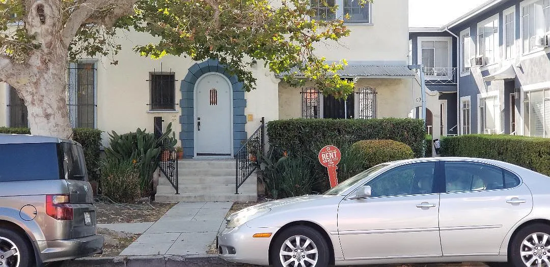 2 bed, 900 sqft, $3,399 — Photo 2