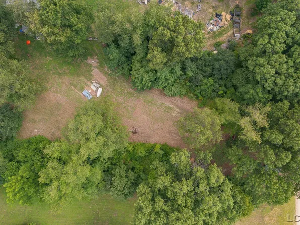 4165 S Pleasant Dr, Hillsdale, MI 49242