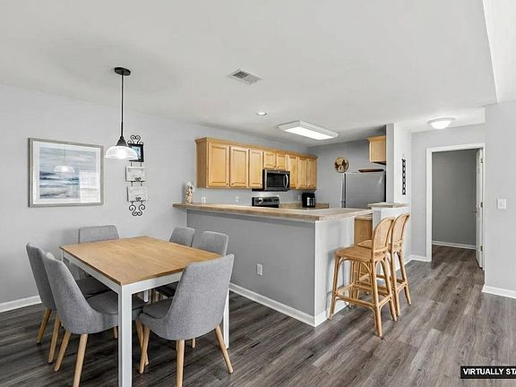 3rd image of 4654 Fringetree Dr. #7E