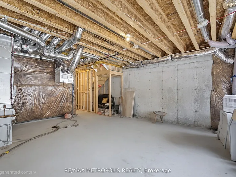 132 Blue Forest Cres — Photo 43
