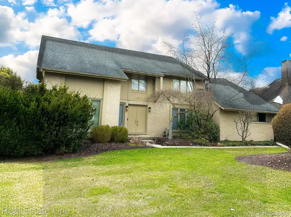 28761 Appleblossom Ln, Farmington Hills, MI 48331