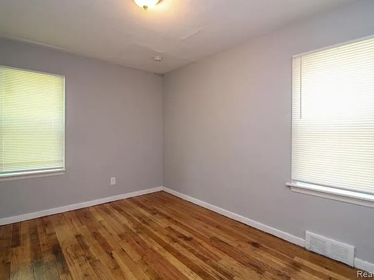 11689 Wayburn St — Photo 7
