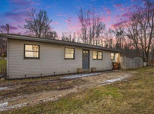 913 Maple Dr, Lake Odessa, MI 48849