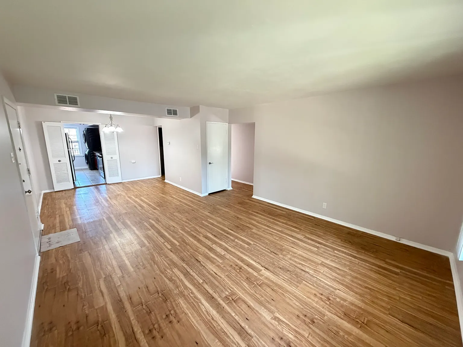 3 bed, 1100 sqft, $1,950 — Photo 4