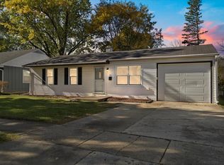 206 Raupp Blvd, Buffalo Grove, IL 60089