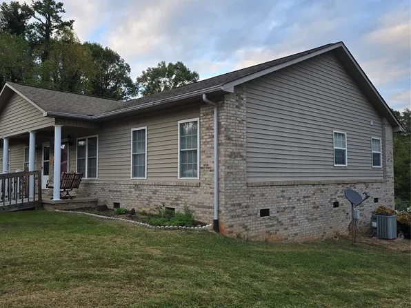 101 Whispering Pines Dr, Marion, NC 28752