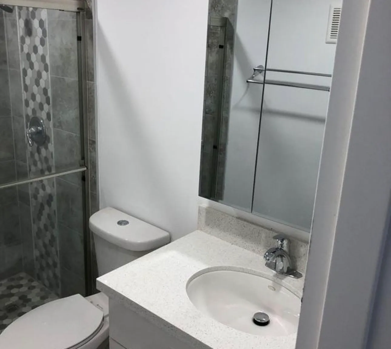 1 bed, 696 sqft, $1,600 — Photo 1
