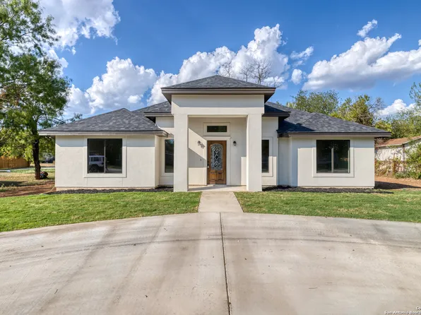 204 W Commerce St, Uvalde, TX 78801