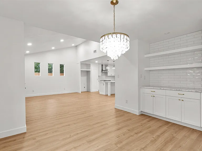 409 Avenue R — Photo 7