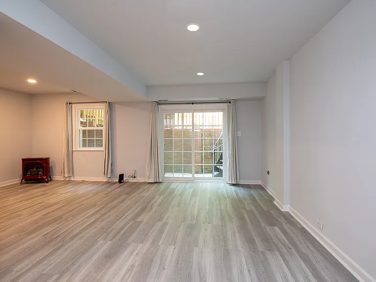 3202 Adams Ct — Photo 20