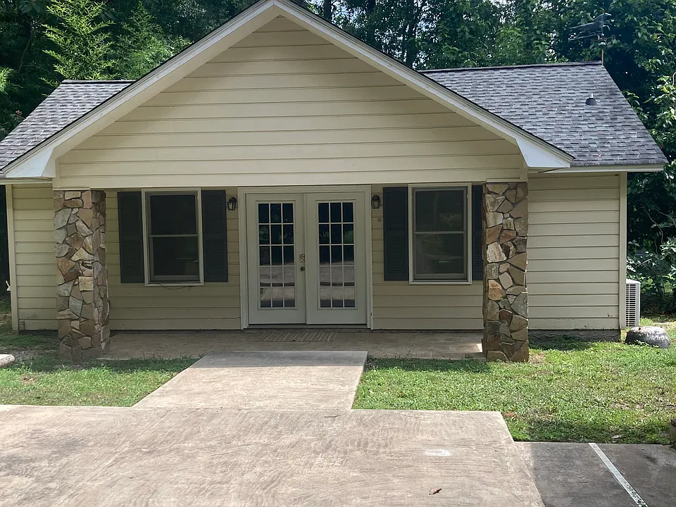 Lullwater Cir SE